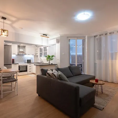 Chic Next To Kolonaki Square Apartament
